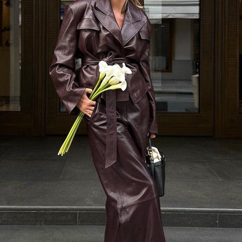 Amanda Sivri Yaka Ceket Deri Takım