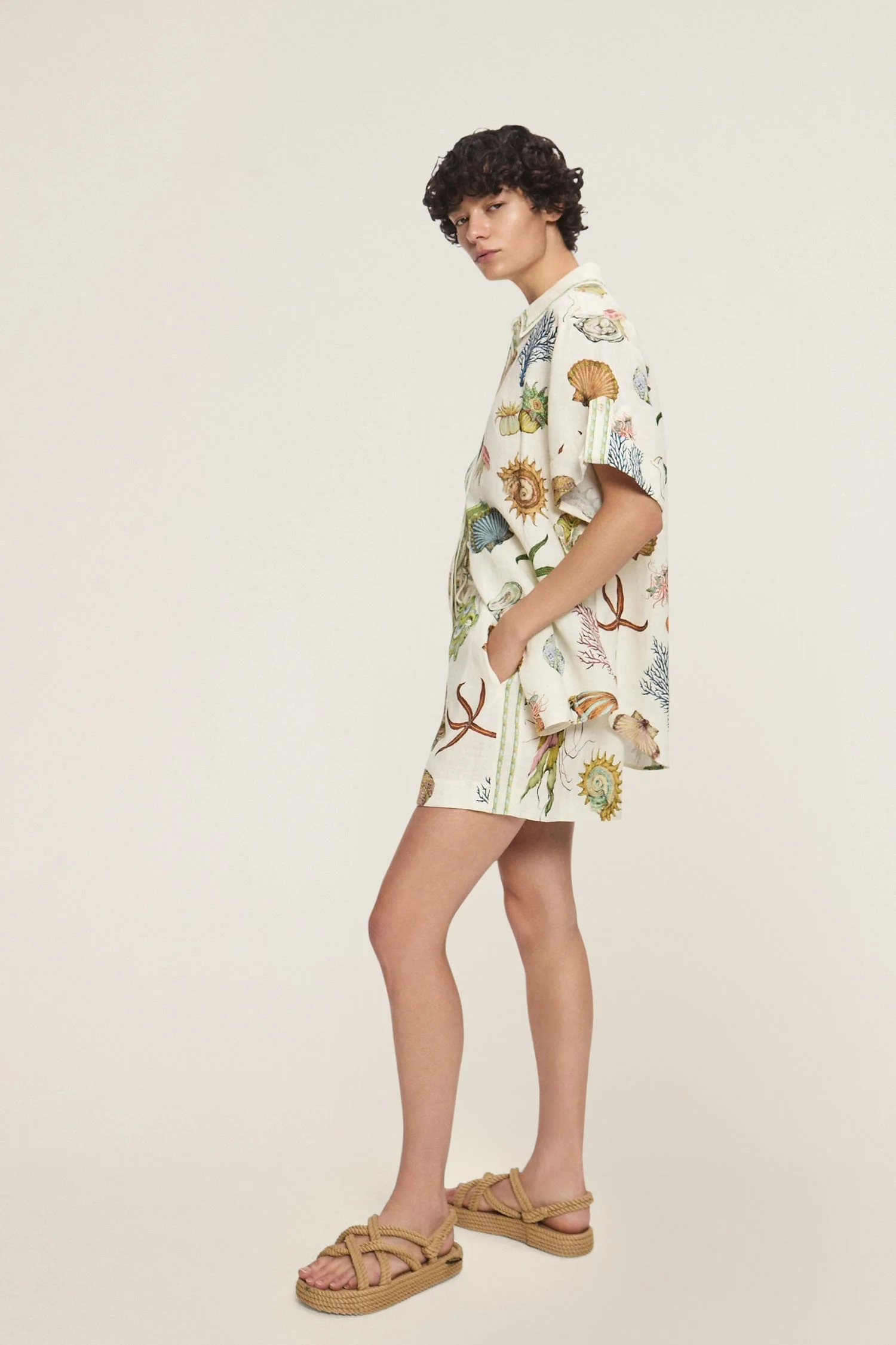 Ocean Garden Krem Renk Deniz Kabuklu Şort