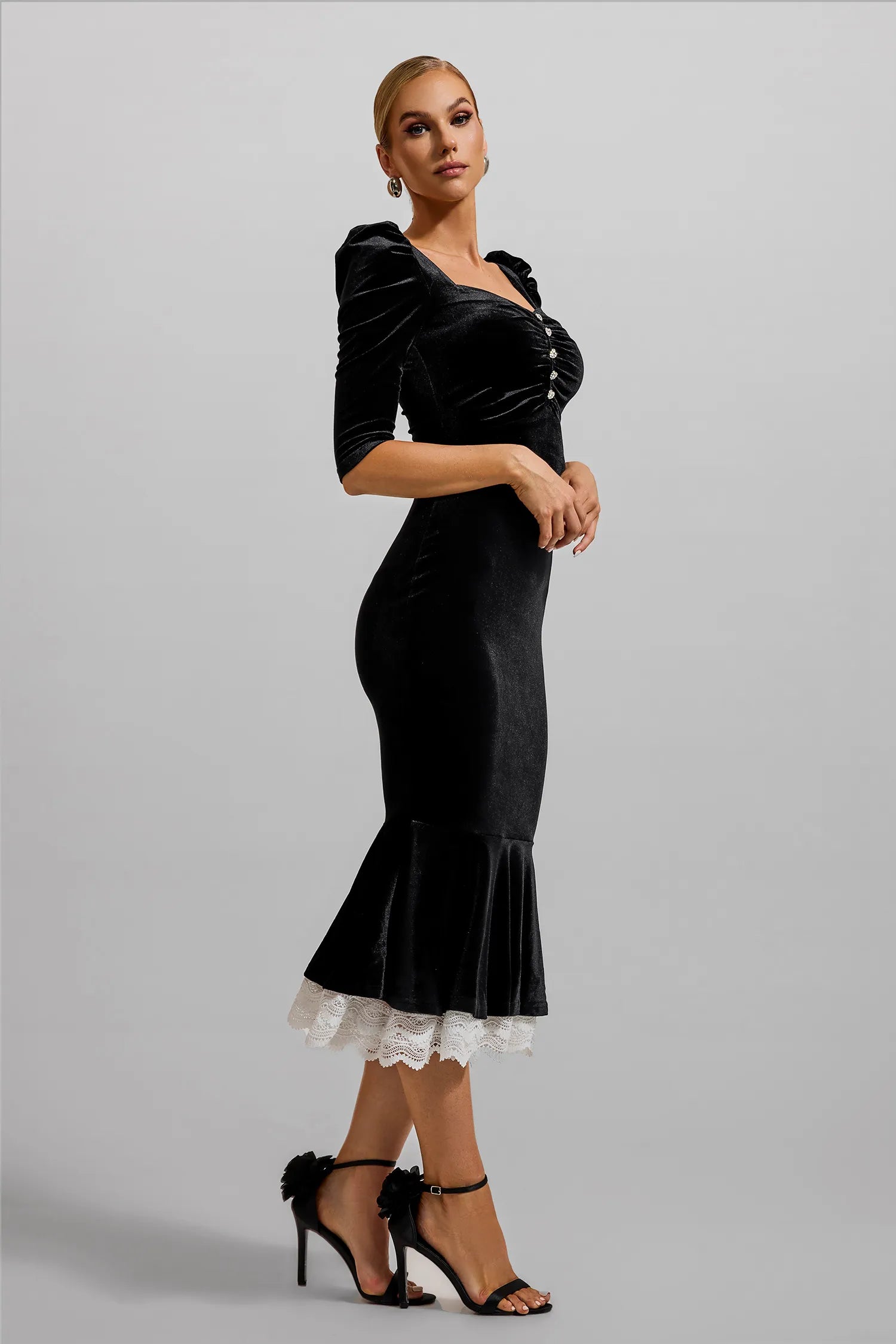 Katı Kadife Dantel Kalp Yaka Midi Elbise