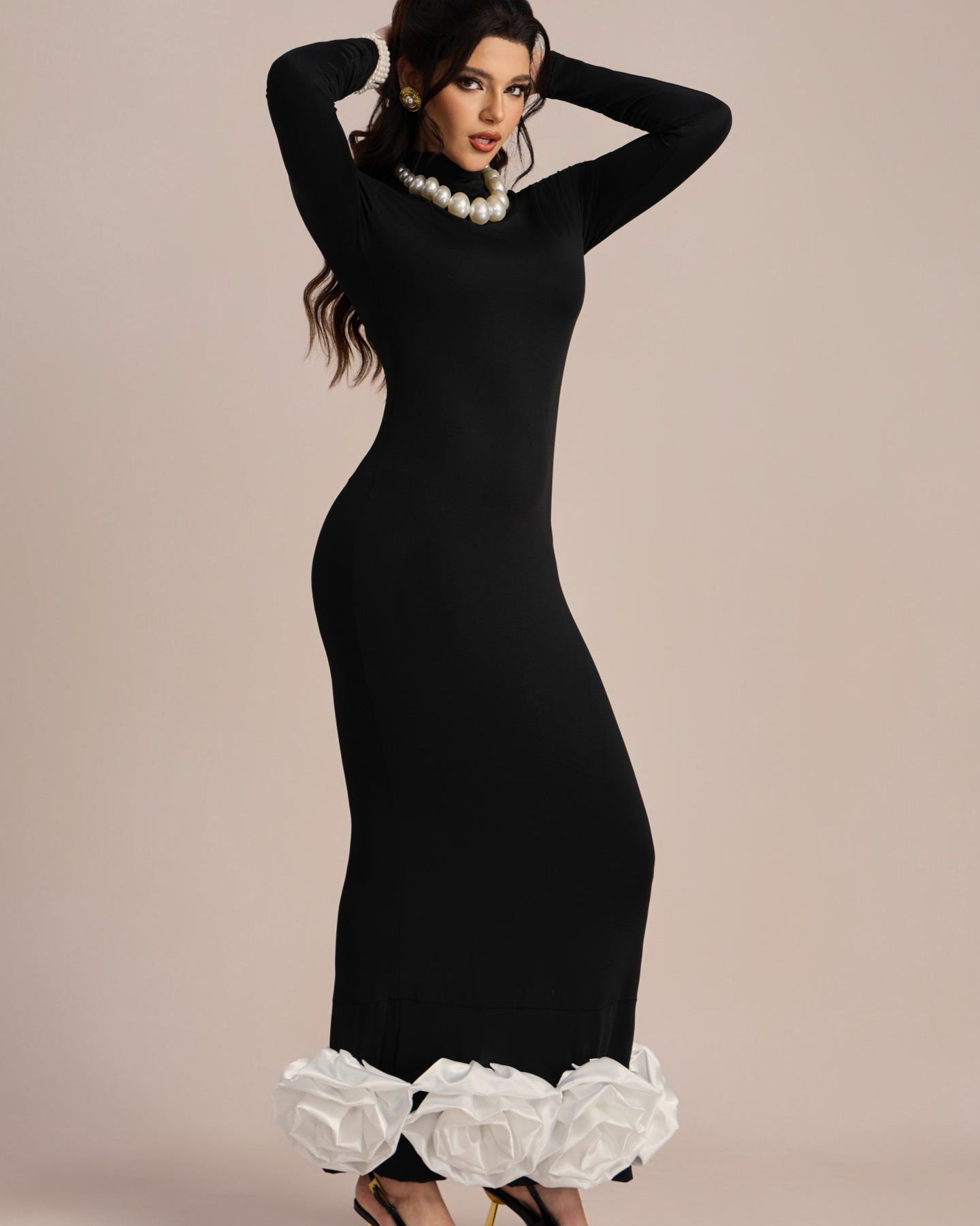 Heloise Uzun Kollu Çiçek Aplikeli Maxi Elbise