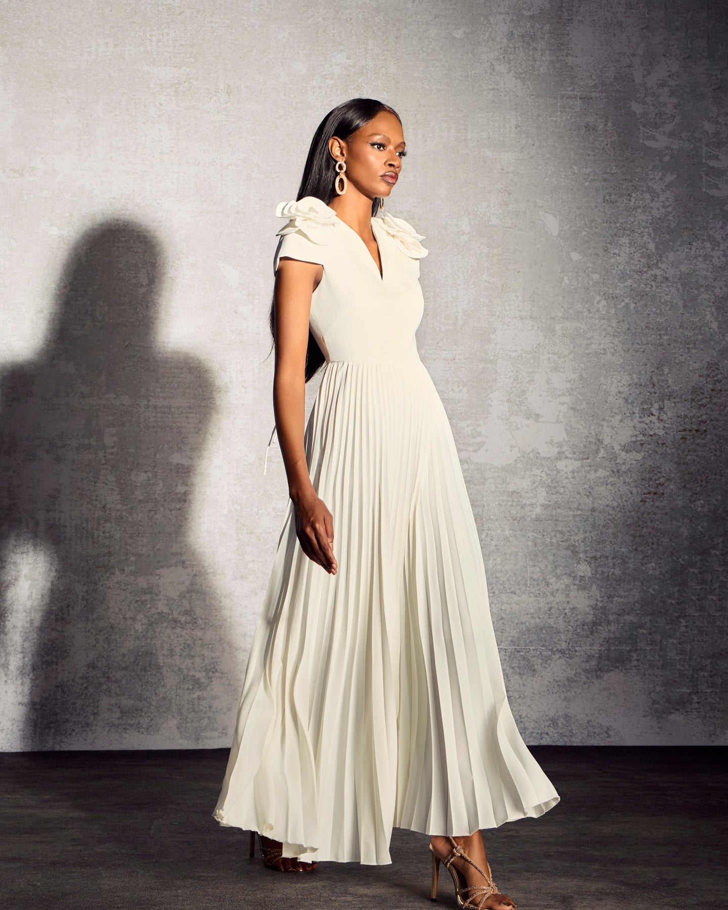 Grace V Yaka Çiçek Pileli Maxi Elbise