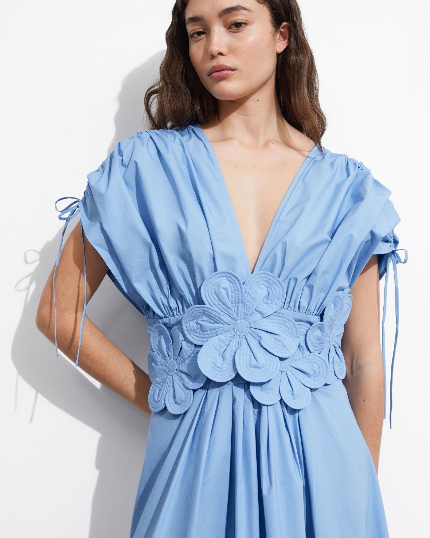 Maggie Çiçek Aplikeli V Yaka Maxi Elbise