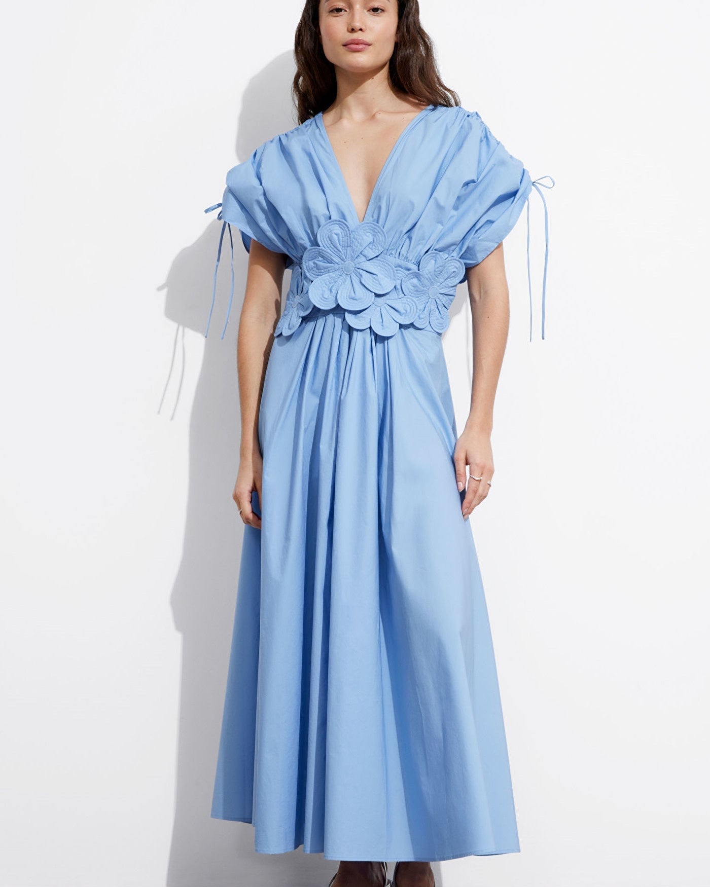 Maggie Çiçek Aplikeli V Yaka Maxi Elbise