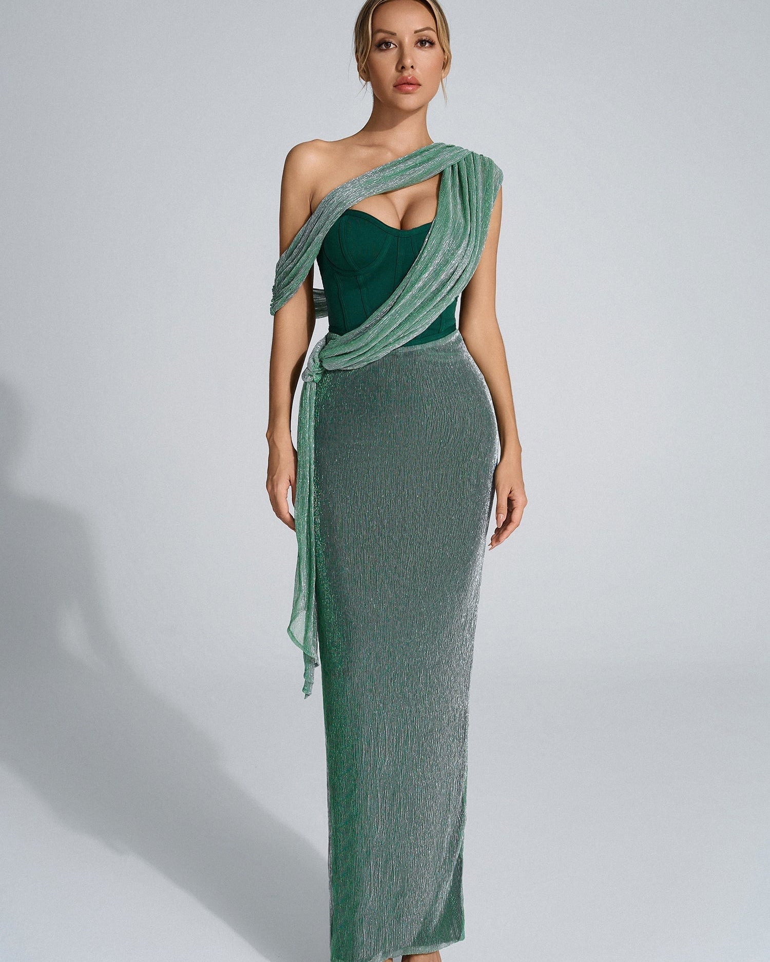 Zümrüt Yeşili Boyundan Askılı Maxi Elbise