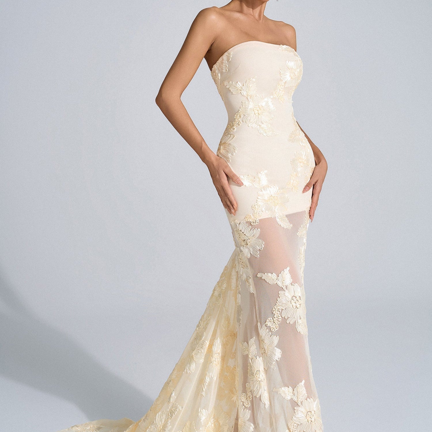 Sakin Beyaz Çiçekli Maxi Elbise