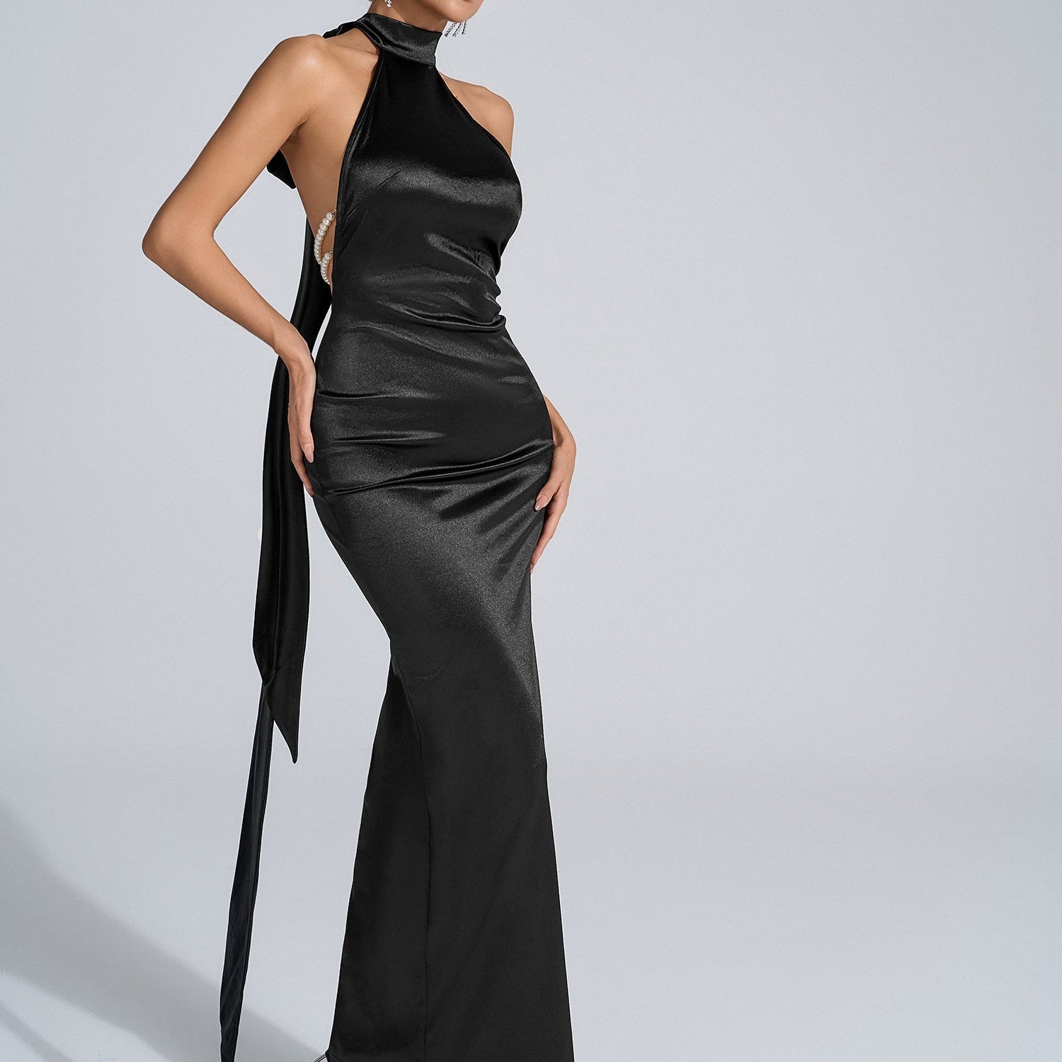 Kevin Boyundan Bağlamalı Saten Maxi Elbise