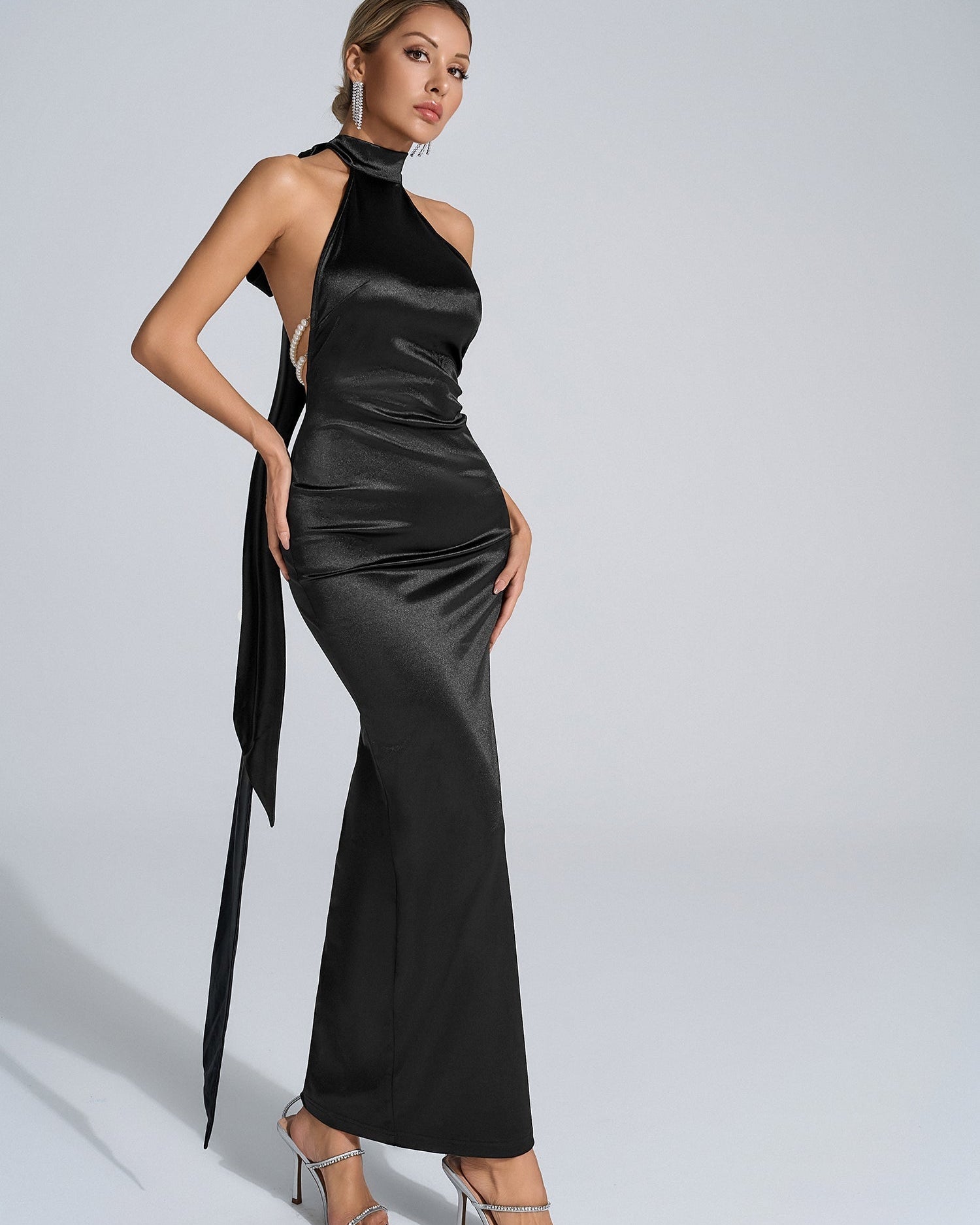 Kevin Boyundan Bağlamalı Saten Maxi Elbise