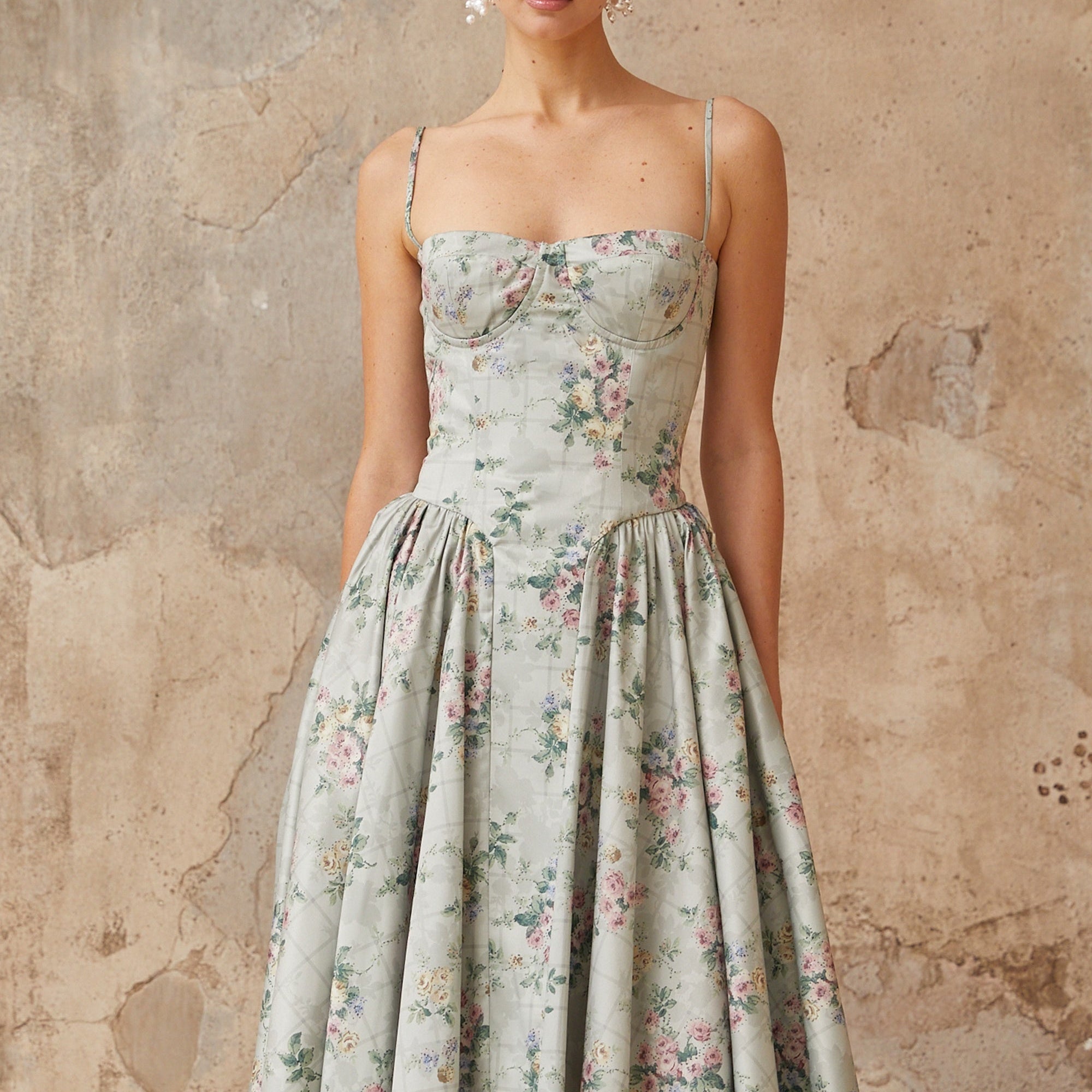 Prunelle adaçayı yeşili çiçek desenli shirred midi elbise