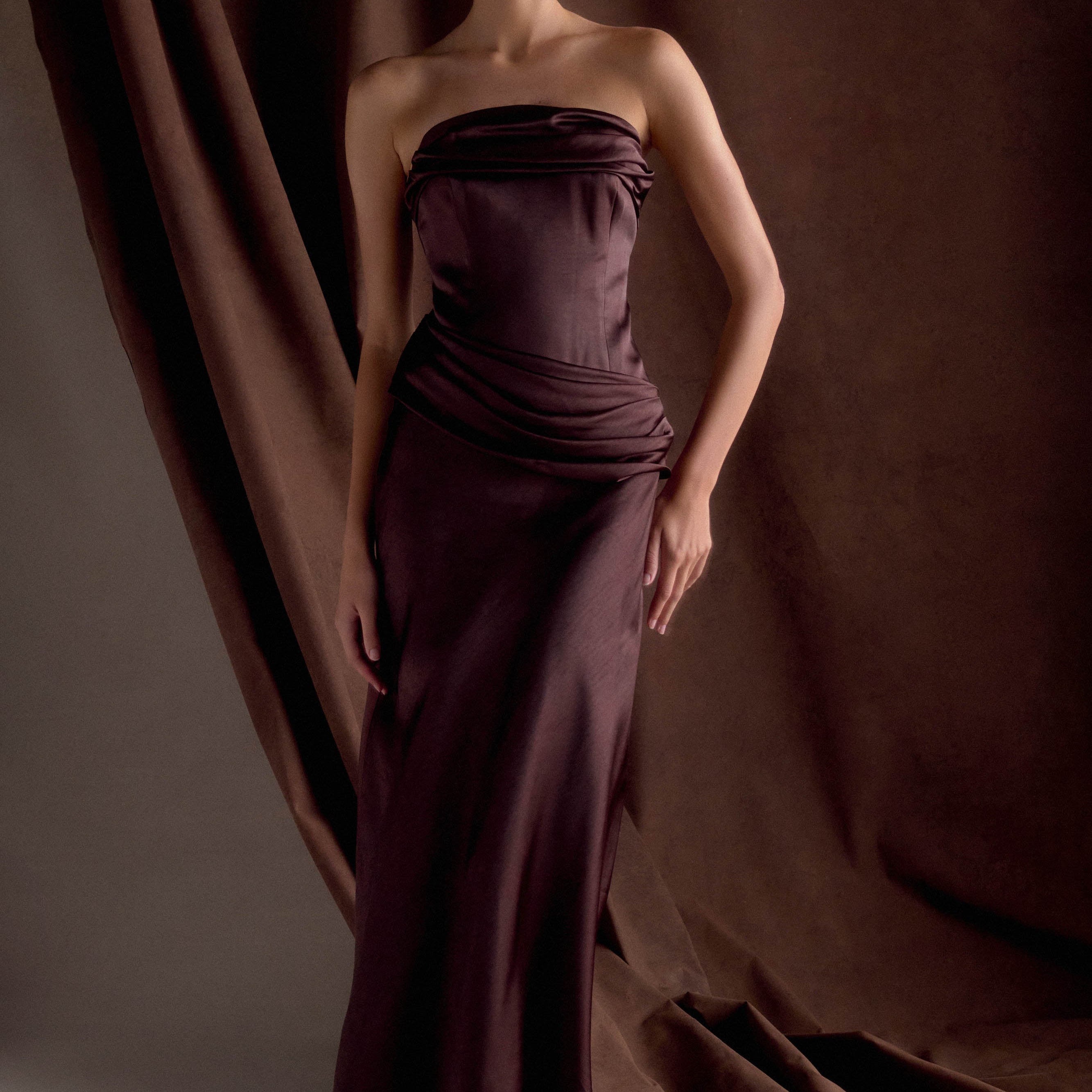 Aurora Straplez Saten Elbise – Kahverengi