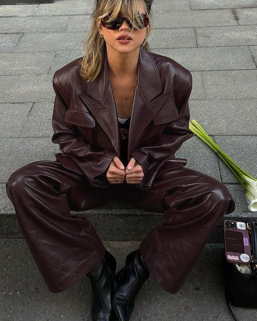 Amanda Sivri Yaka Ceket Deri Takım