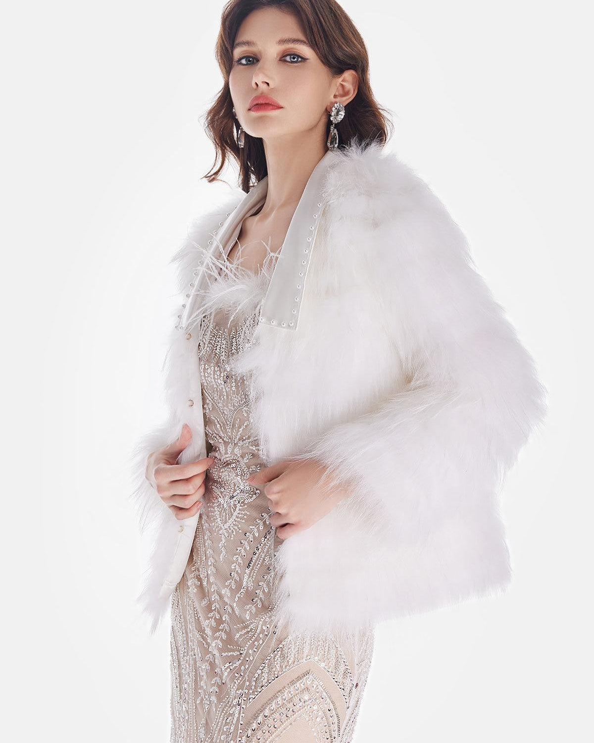 Beyaz Tüy Detaylı Işıltılı Ceket