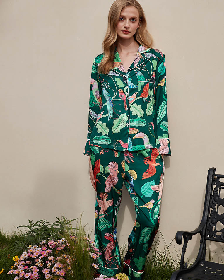 Yeşil Papağan Desenli İpek Pijama Takımı