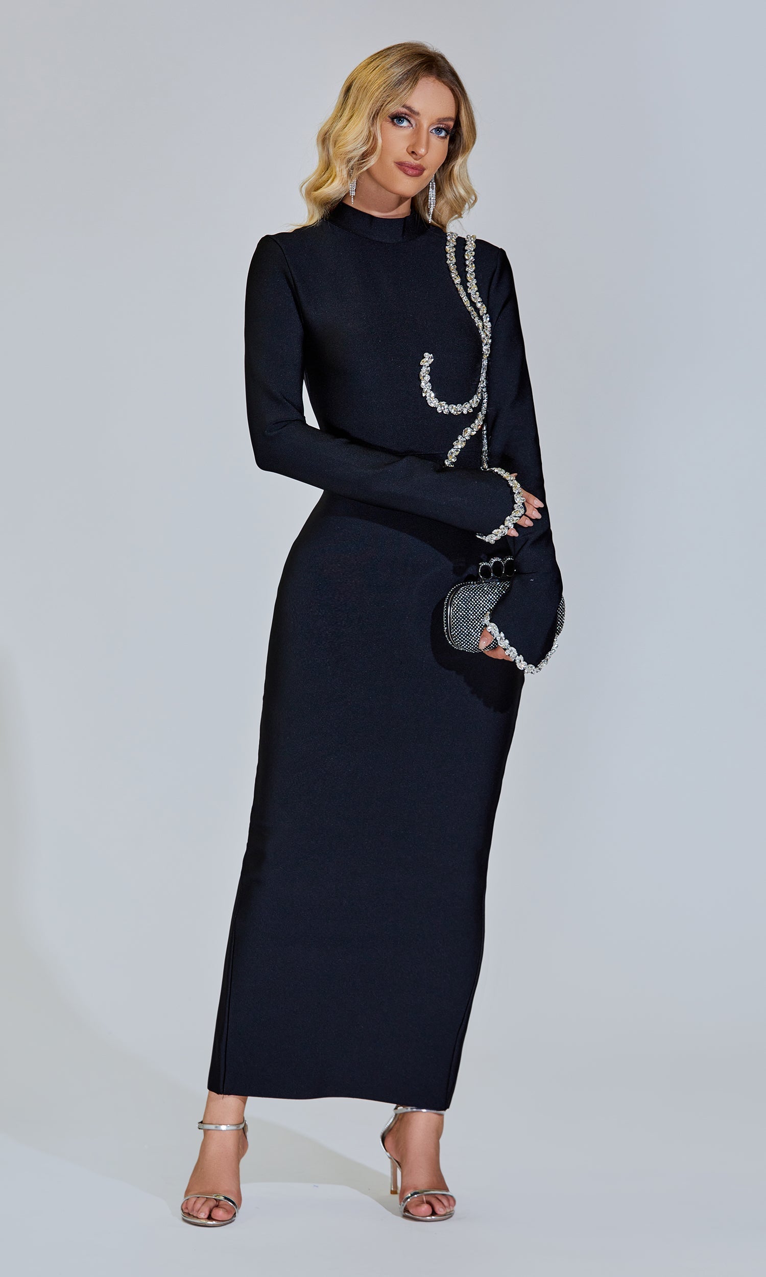 Zümrüt Siyah Uzun Kollu Uzun Elbise