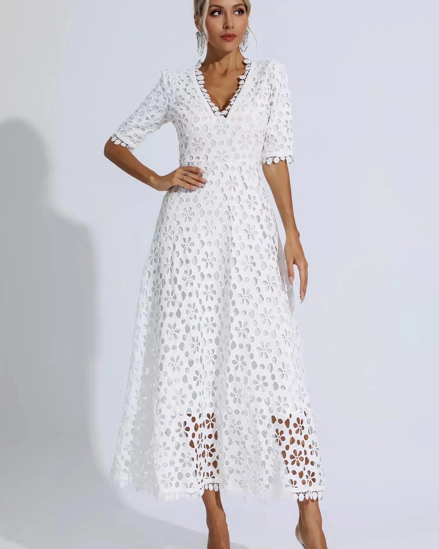 Adelina Beyaz Dekolteli Uzun Elbise