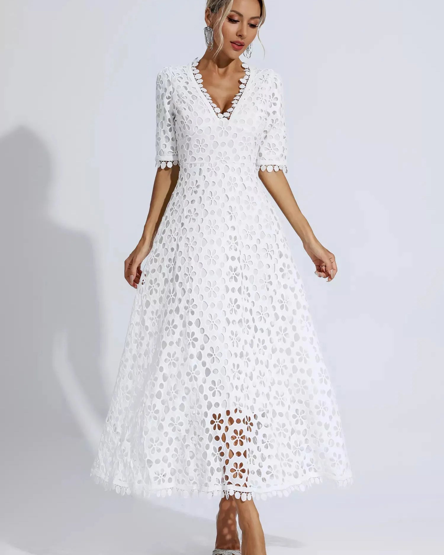 Adelina Beyaz Dekolteli Uzun Elbise