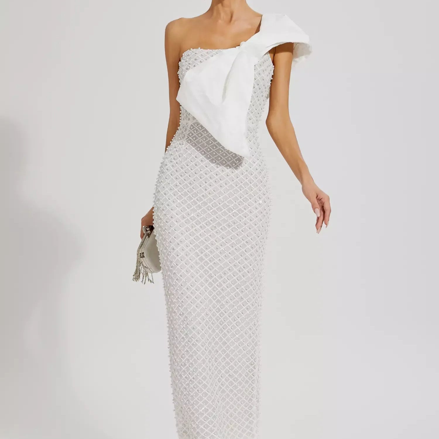 Beyaz İnci İşlemeli Fiyonklu Maxi Elbise