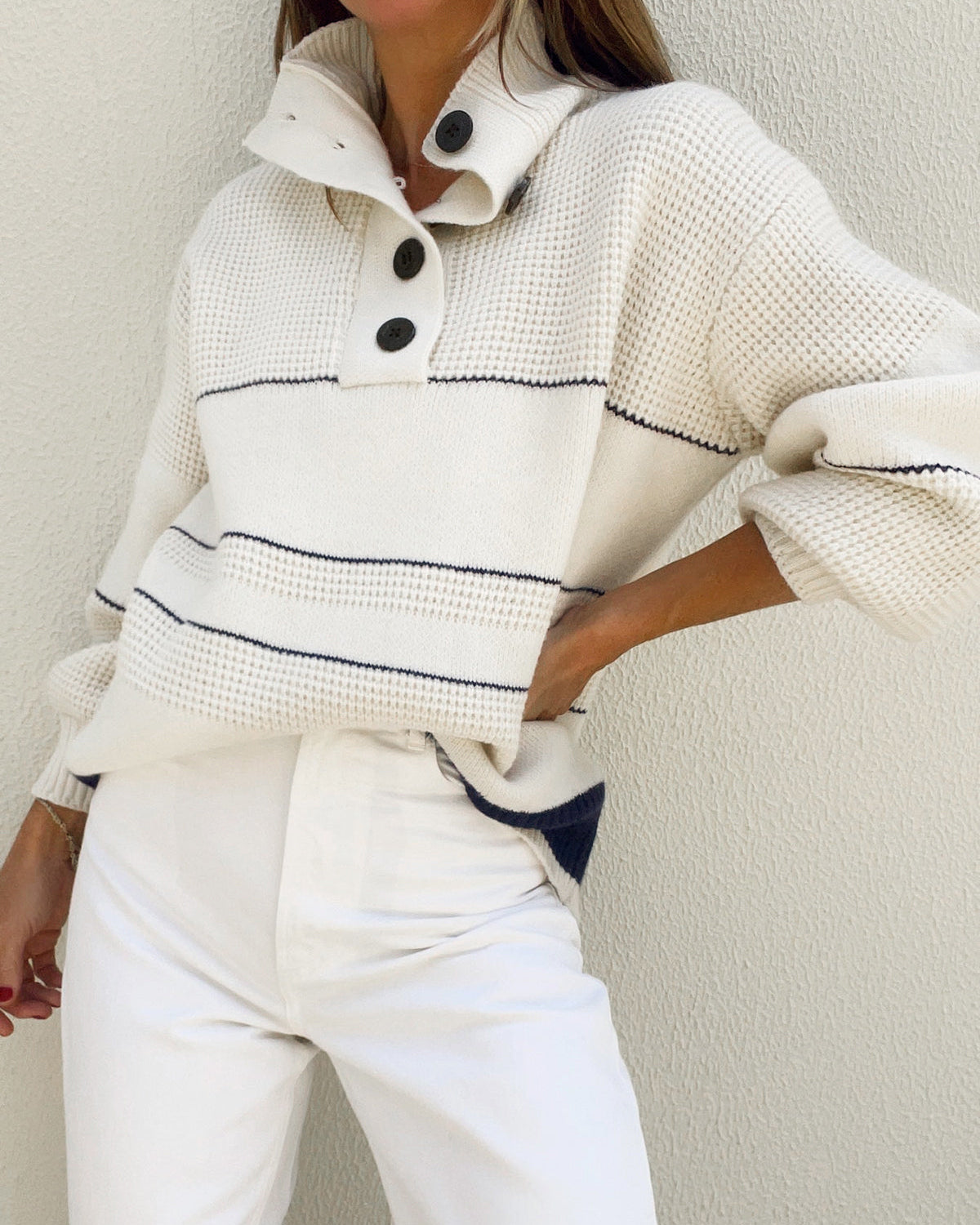 Açık Yaka Düğmeli Kazak