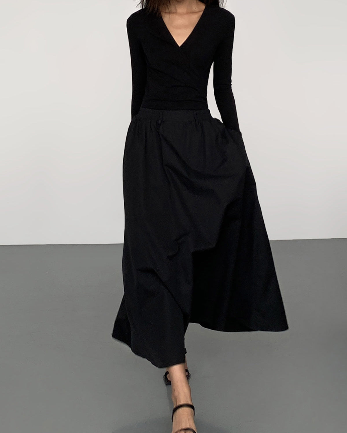 V Yaka Çift Cepli Uzun Kollu Uzun Elbise