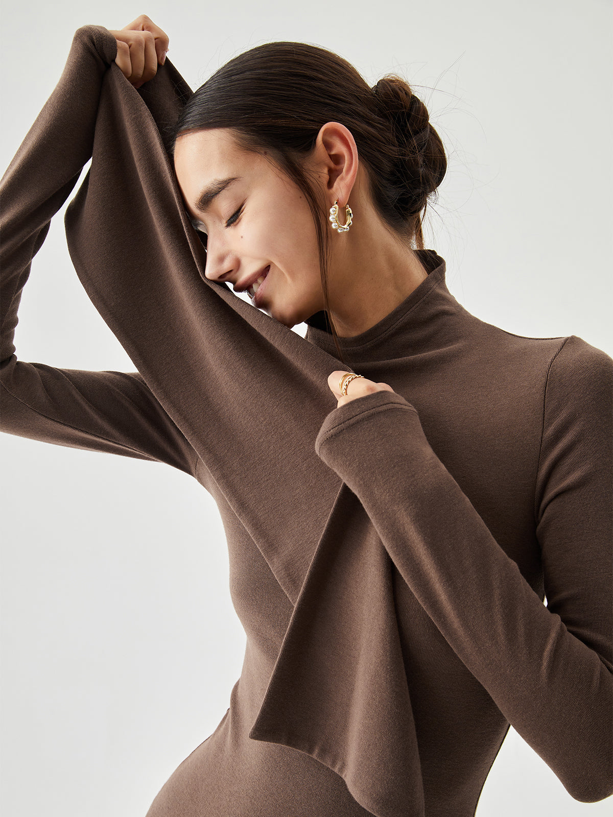 Vücuda Oturan Yüksek Yakalı Nervürlü Örgü Uzun Elbise Ve Uyumlu Eşarp