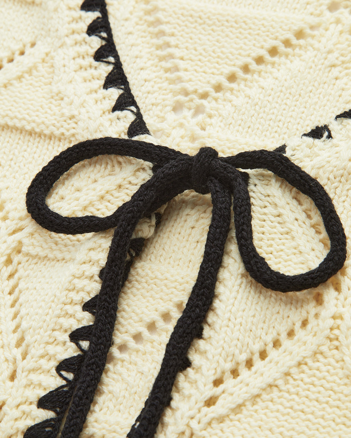 Düğümlü Kontrast Kenarlı Kazak Yelek