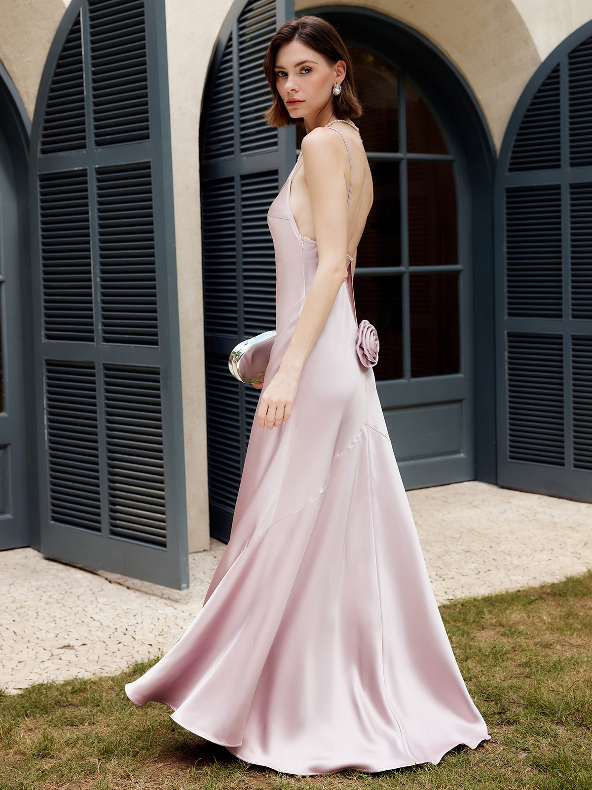 Rozet Pileli Sırtı Açık Askılı Uzun Elbise