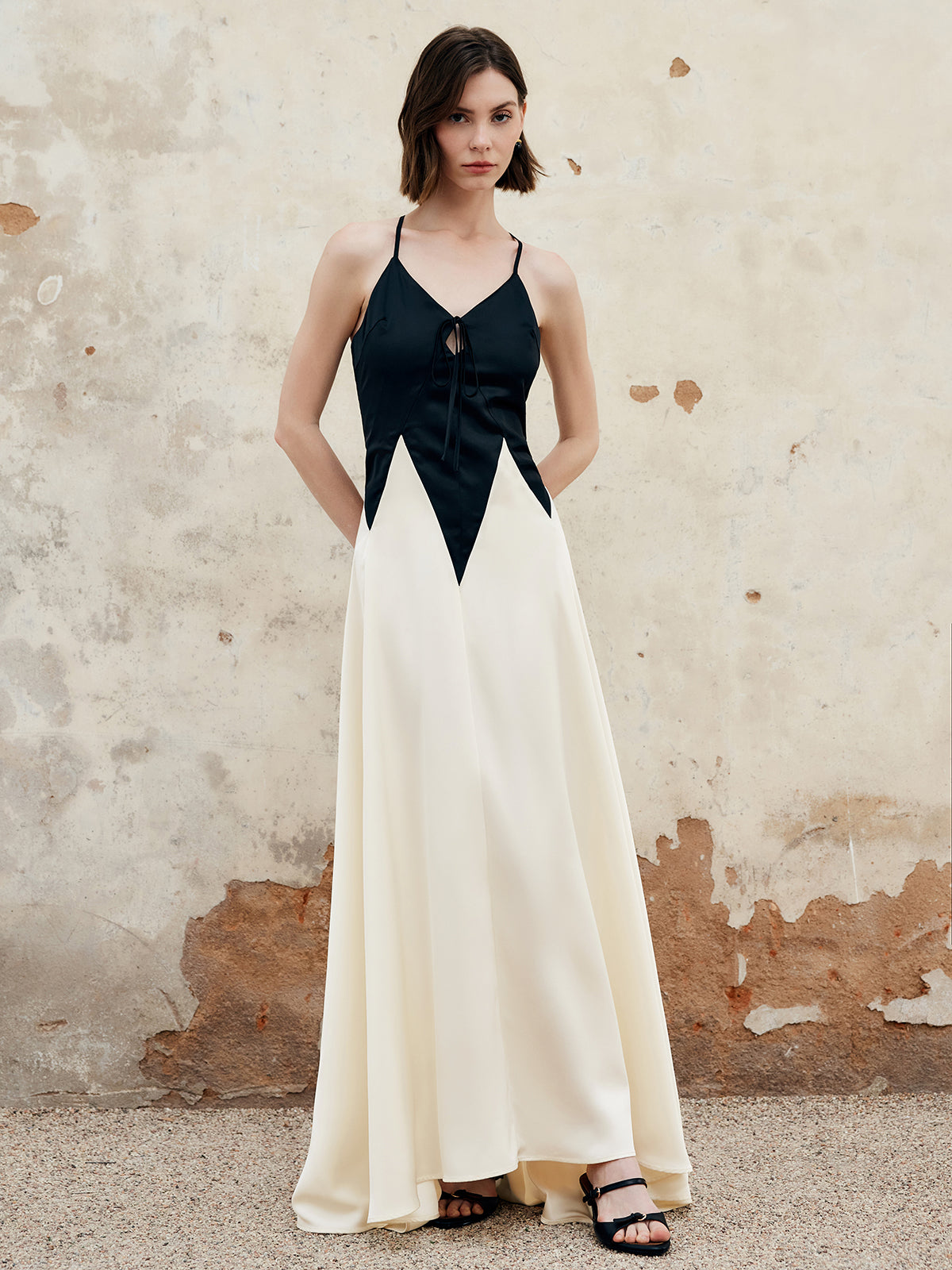 Renk Bloklu Pileli Kesimli Askılı Uzun Elbise