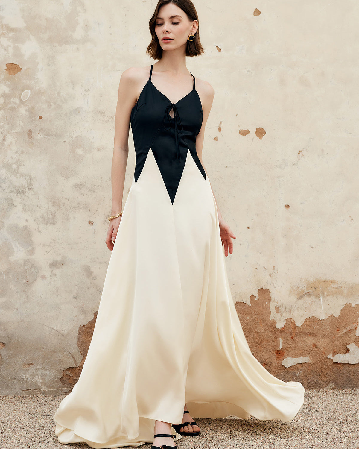 Renk Bloklu Pileli Kesimli Askılı Uzun Elbise