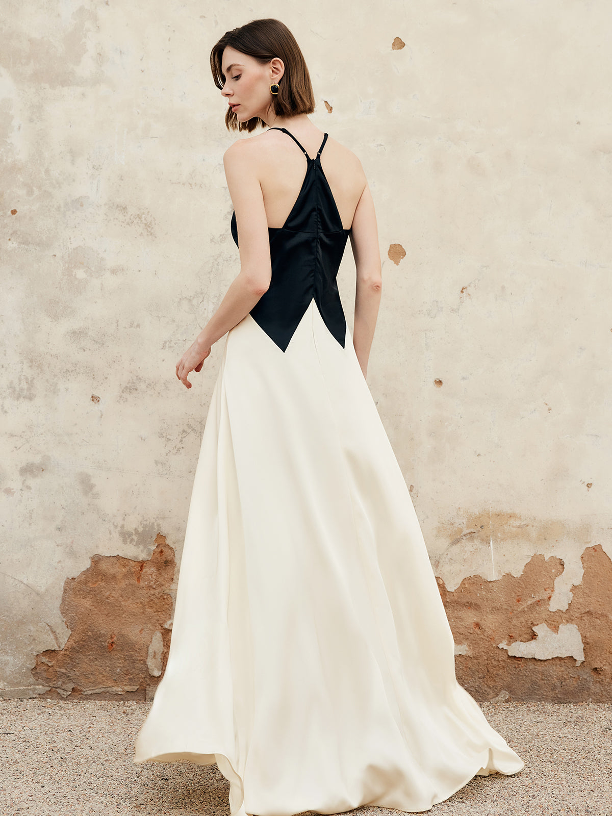 Renk Bloklu Pileli Kesimli Askılı Uzun Elbise