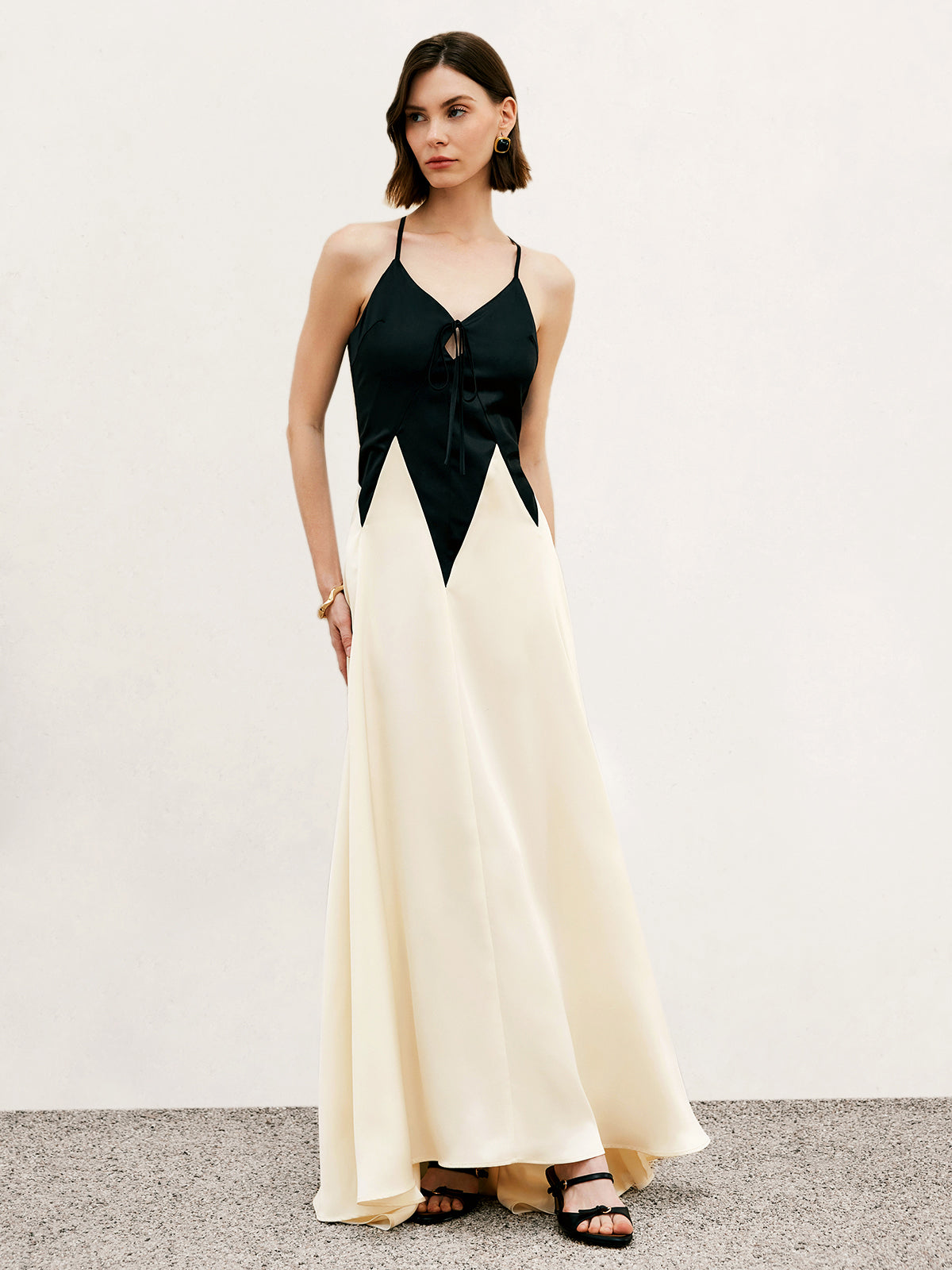 Renk Bloklu Pileli Kesimli Askılı Uzun Elbise