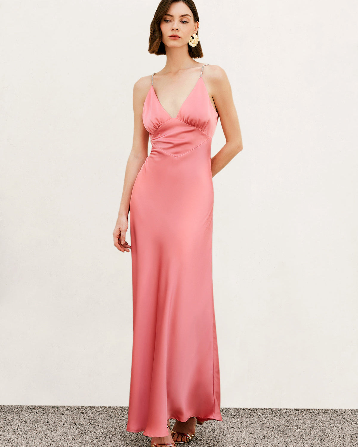 Pliseli Sırt Dekolteli Uzun Elbise