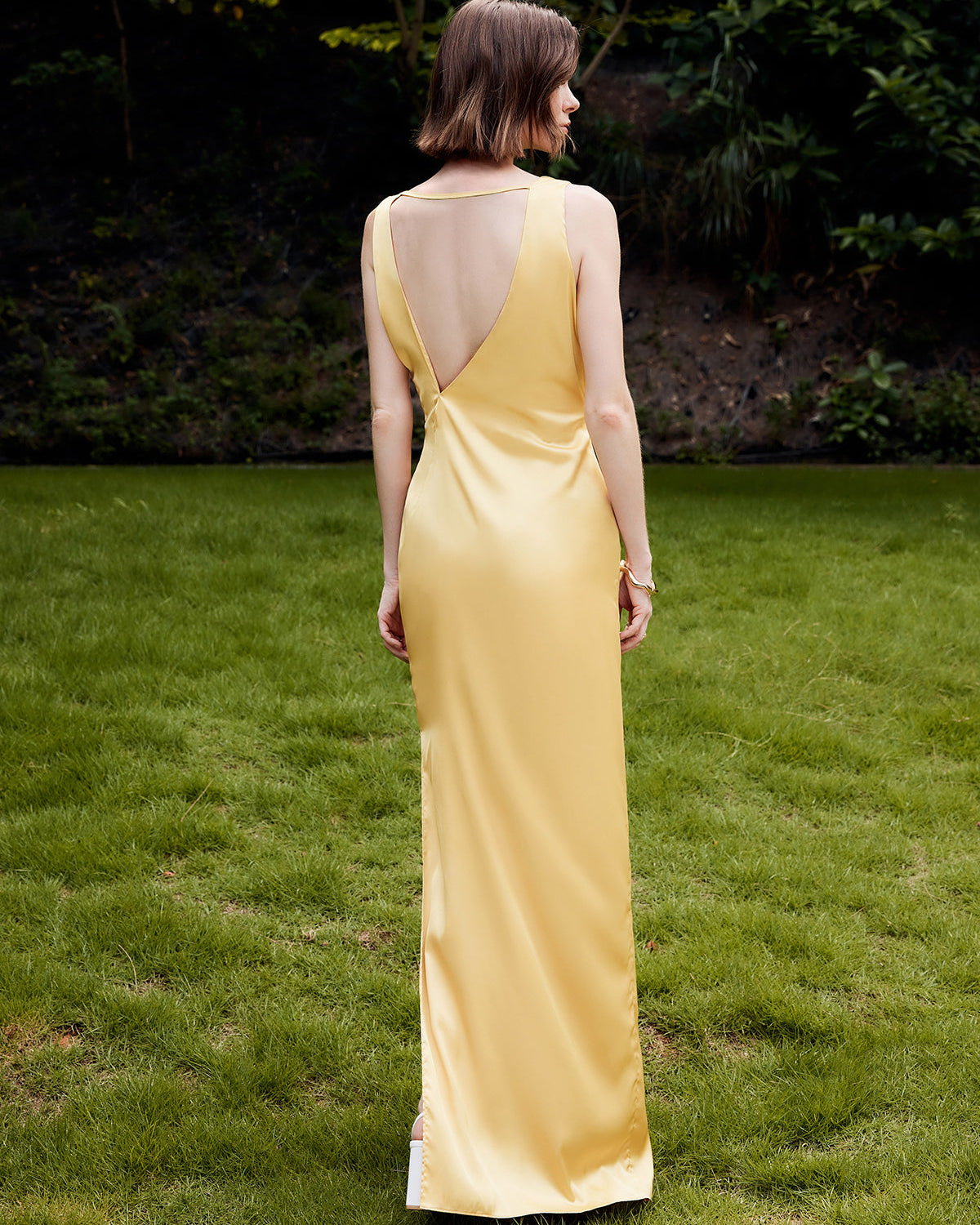 Asimetrik Volanlı Sırtı Açık Uzun Elbise