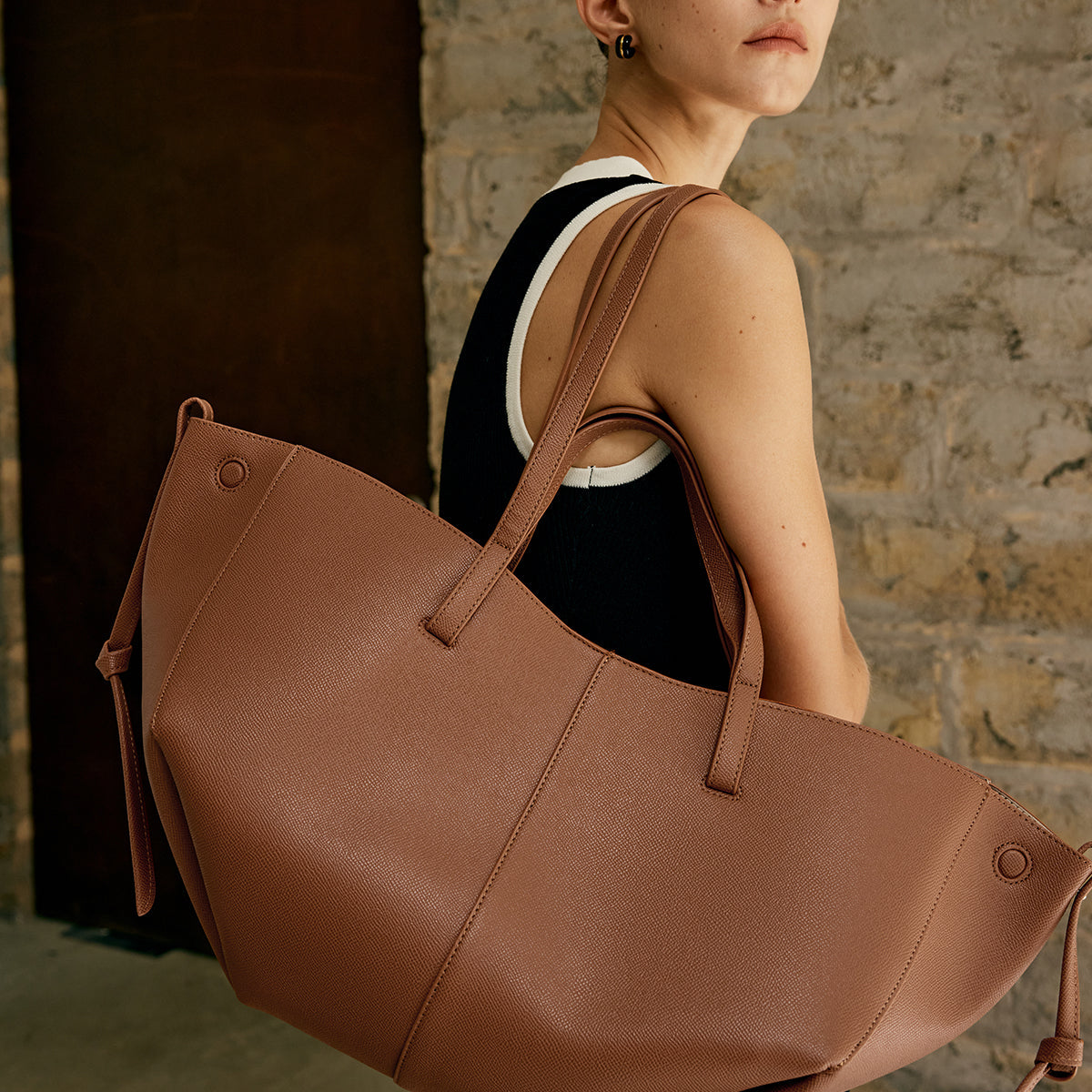 Urban Essence Tote Çanta