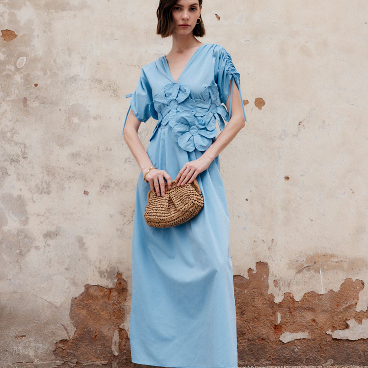 Çiçekli Bağcıklı V Yaka Uzun Elbise