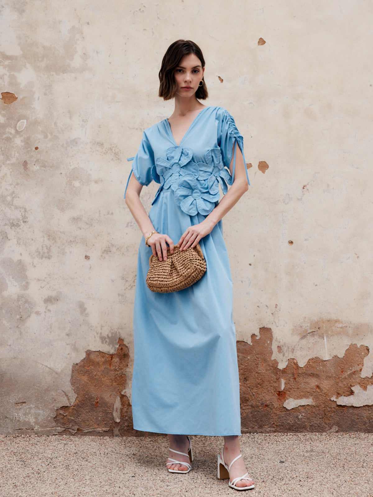 Çiçekli Bağcıklı V Yaka Uzun Elbise