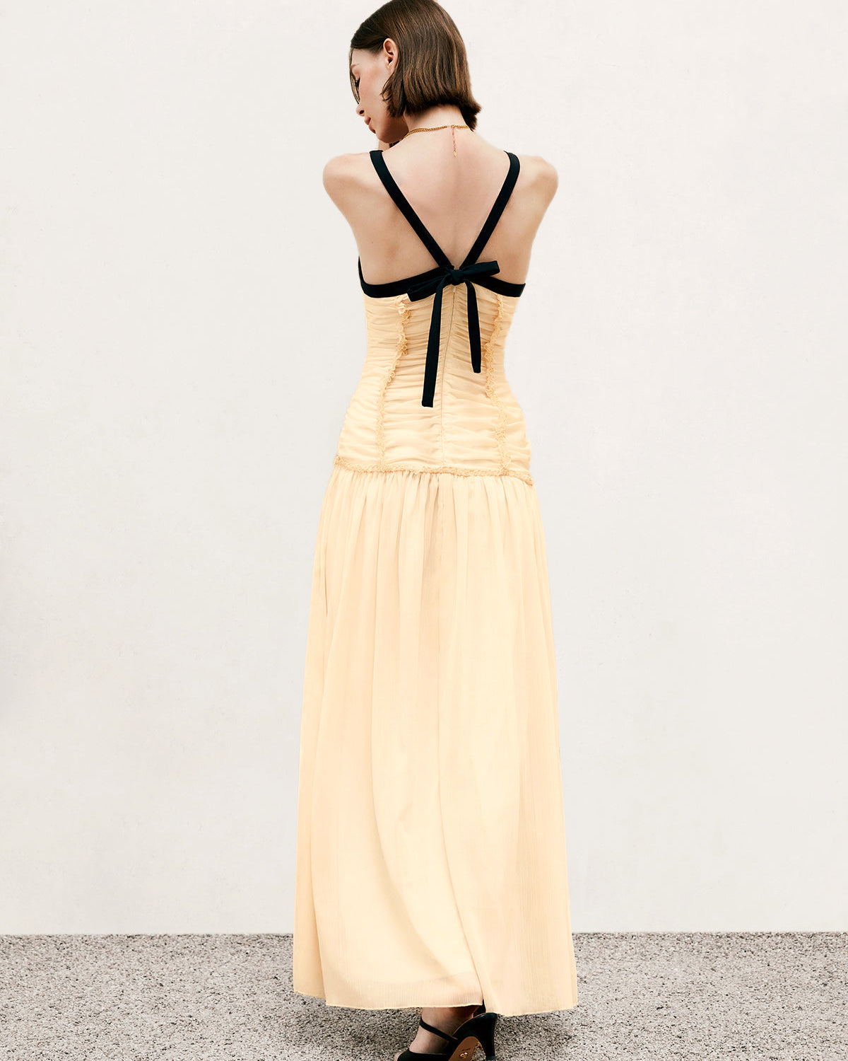 Kontrast Bağlamalı Pileli Uzun Elbise