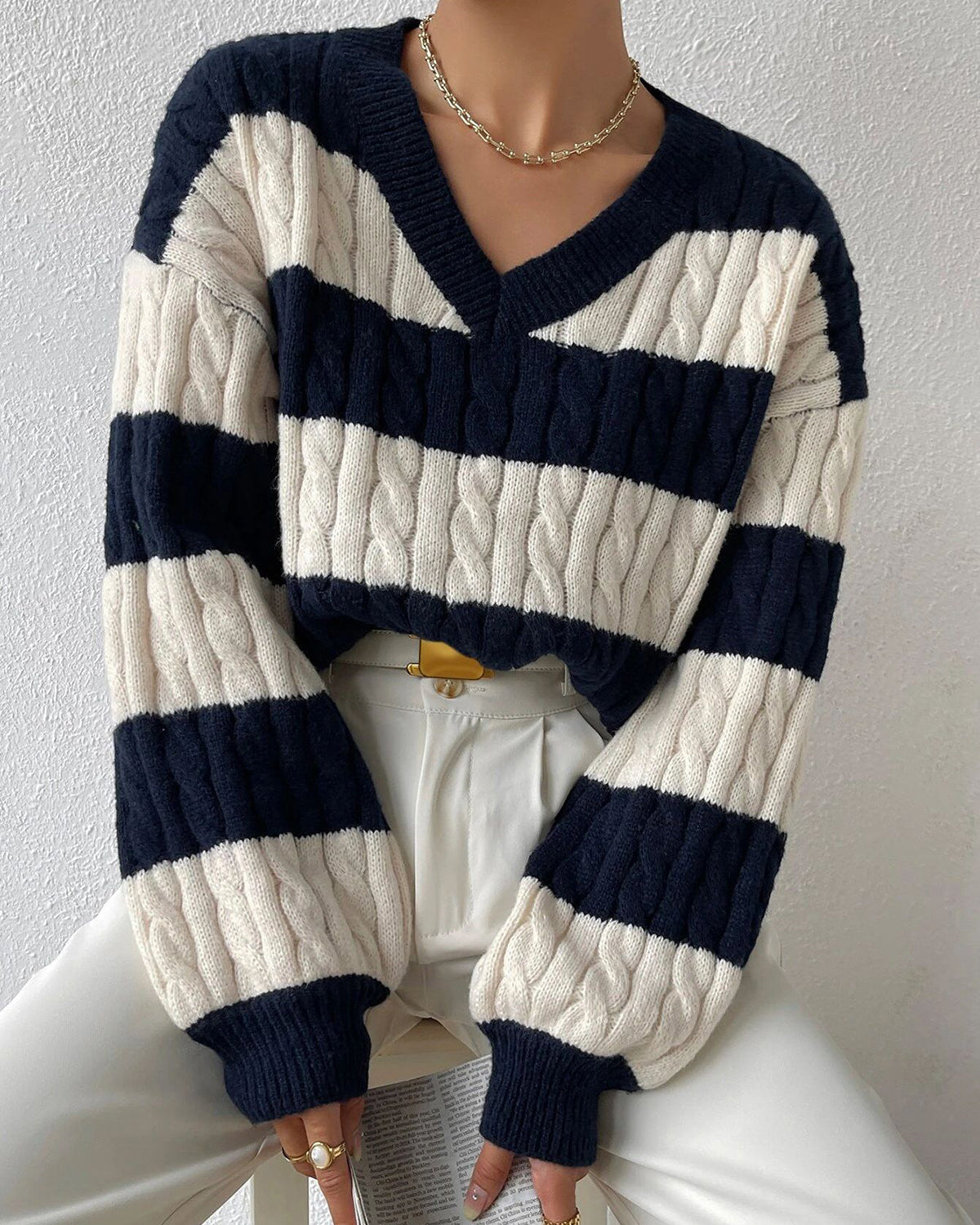 V Yaka Çizgili Kablo Kazak