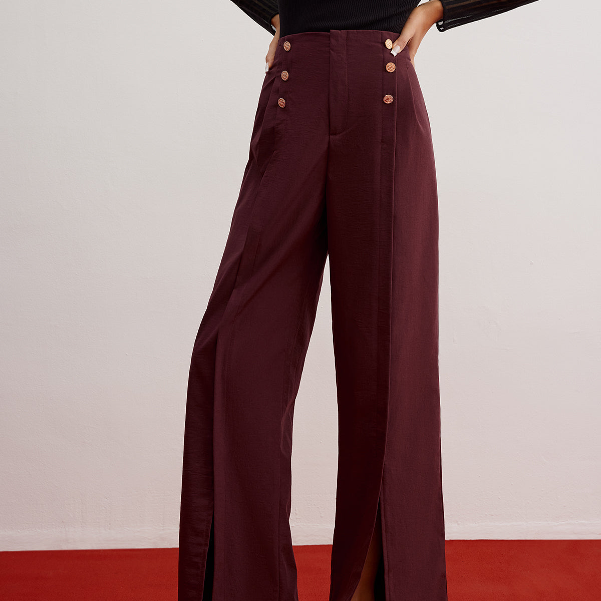 Düğme Detaylı Yırtmaçlı Bol Paça Pantolon