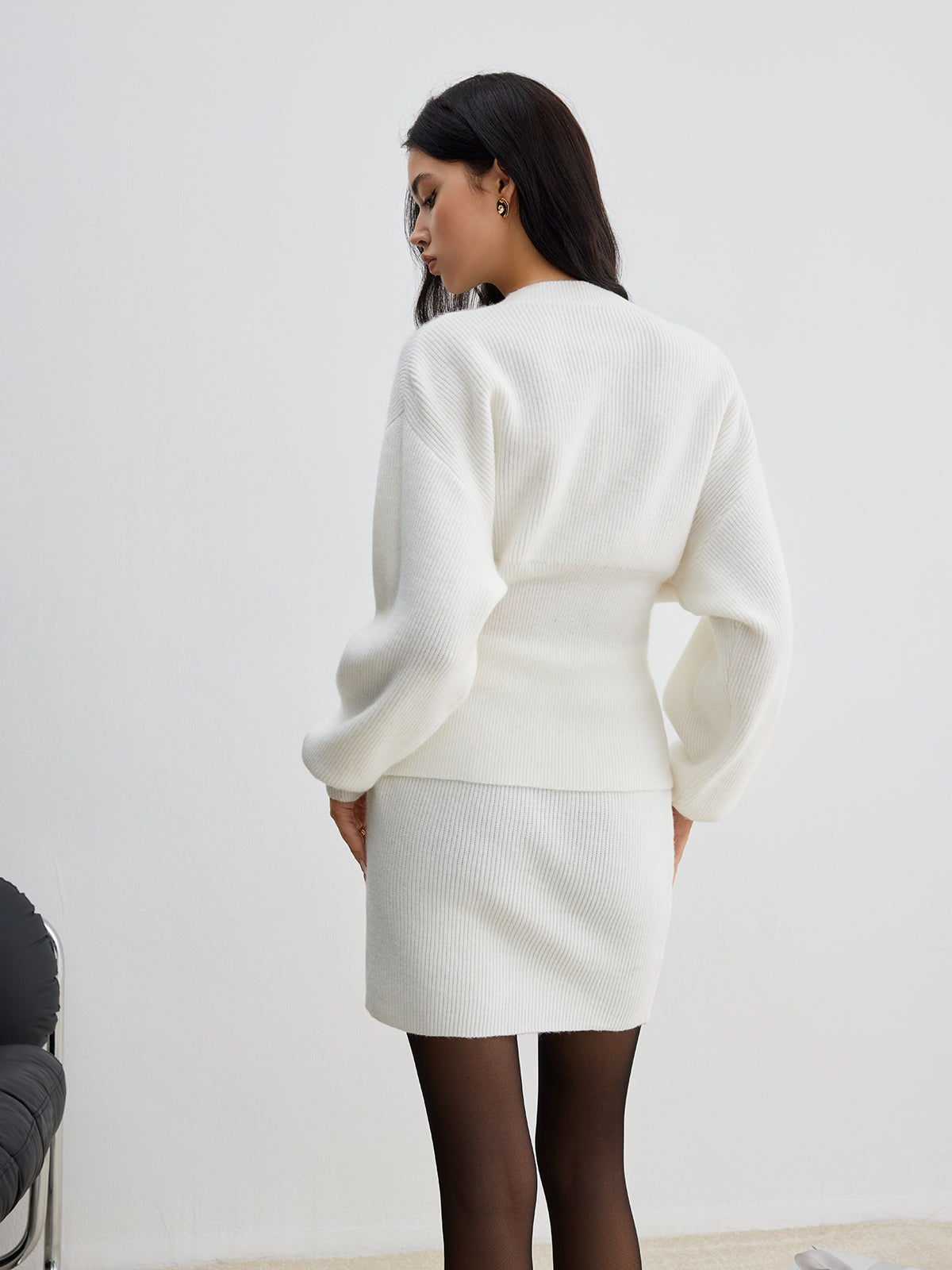 Şık Büzgü ve Yırtmaç Detaylı Düğmeli Triko