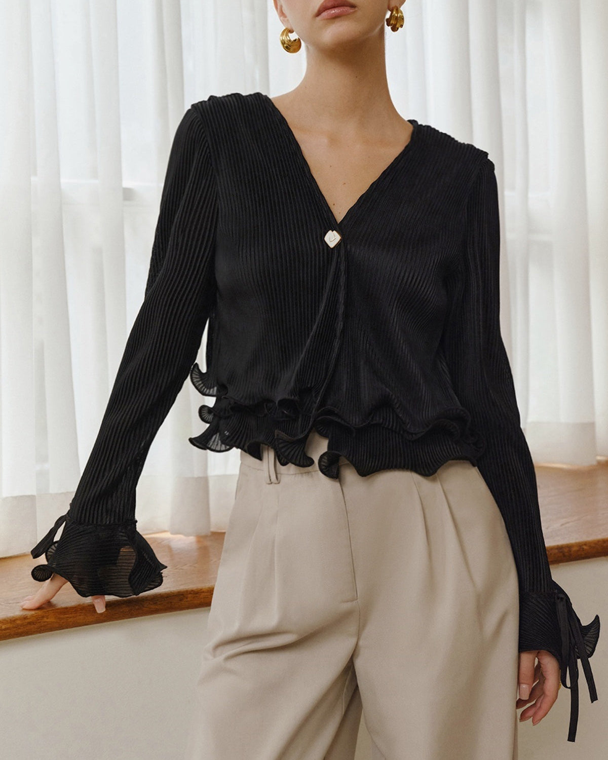 Fırfır Düğme Detaylı Pliseli Bluz