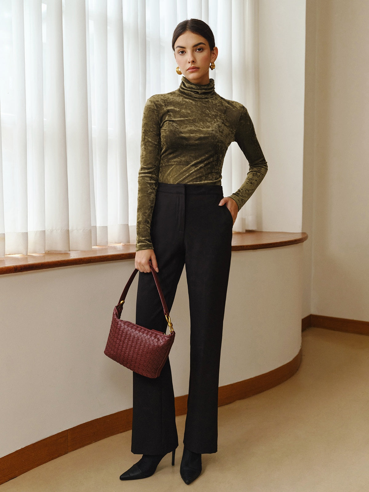 Balıkçı Yaka Yarı Şeffaf Kadife Bluz