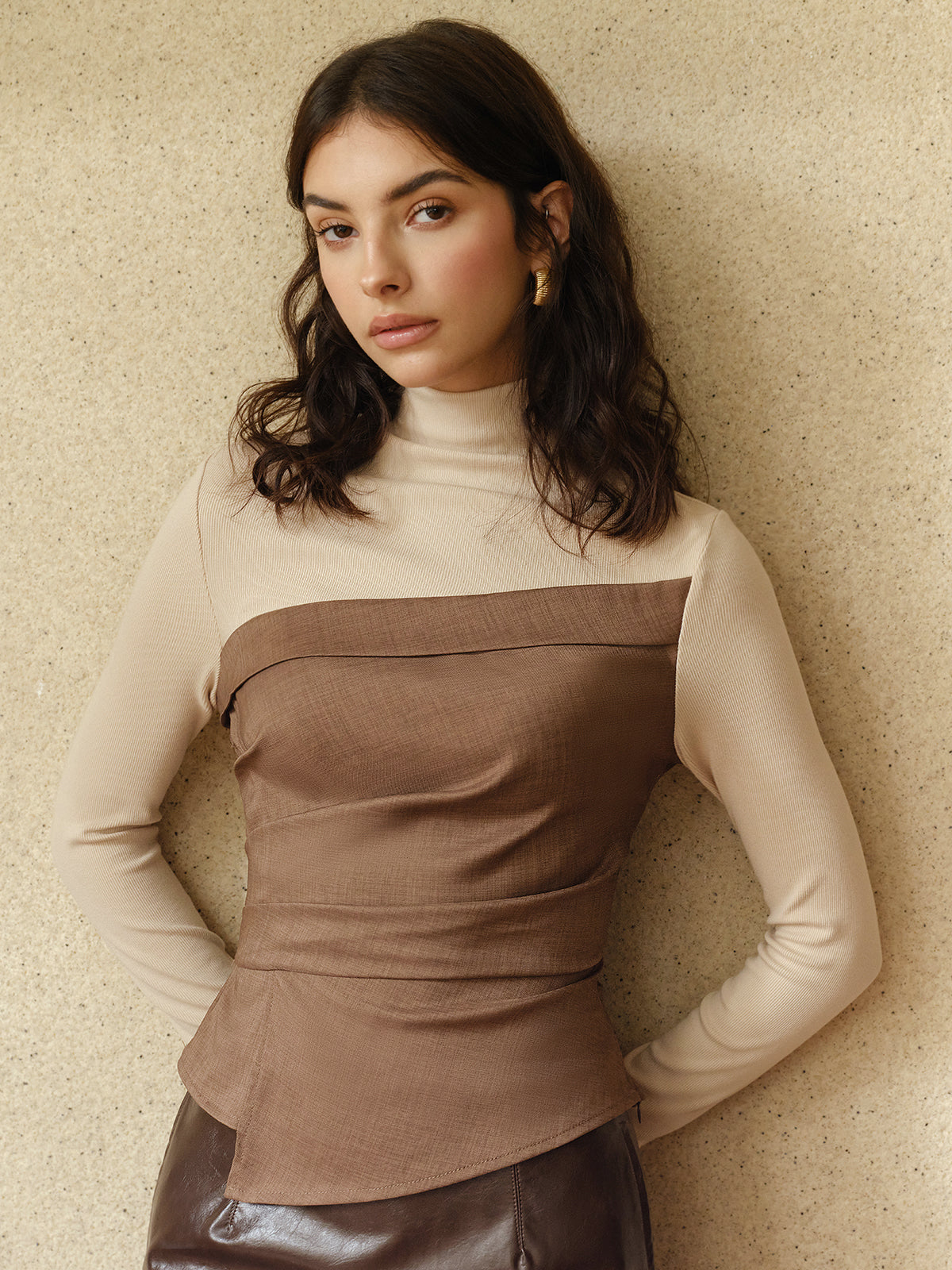 Renk Bloklu Pliseli Panel Tişört