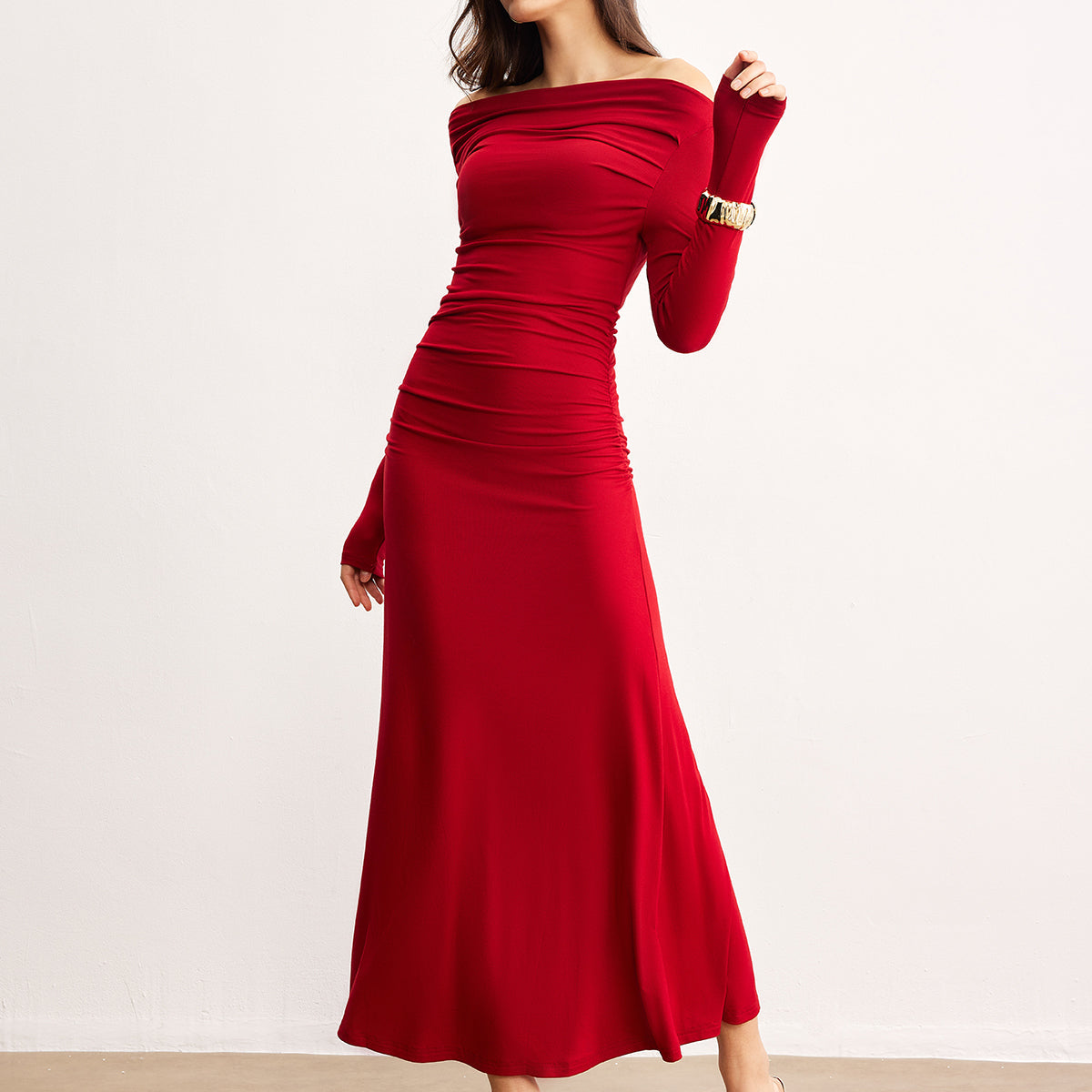 Omzu Açık Fırfırlı Triko Elbise