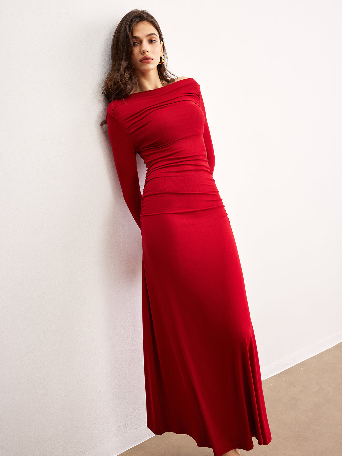 Omzu Açık Fırfırlı Triko Elbise