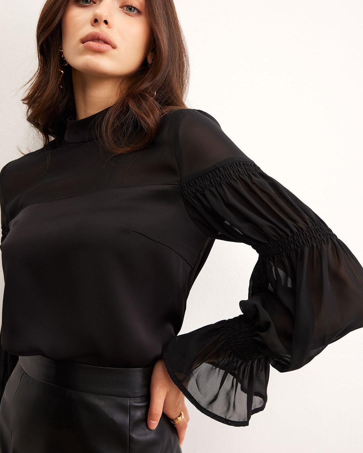 Dik Yaka Şifon Panelli Bluz