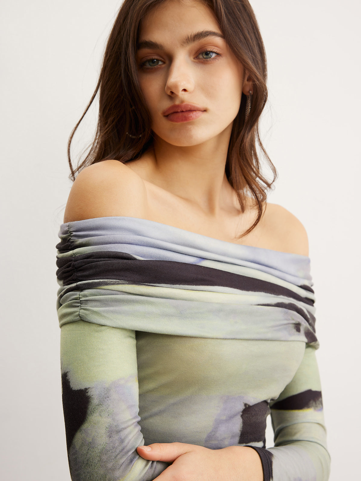 Omzu Açık Batik Desenli Tişört