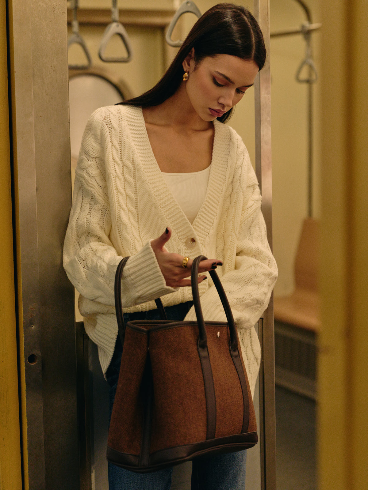 Çok Yönlü V Yaka Düğmeli Bükümlü Hırka