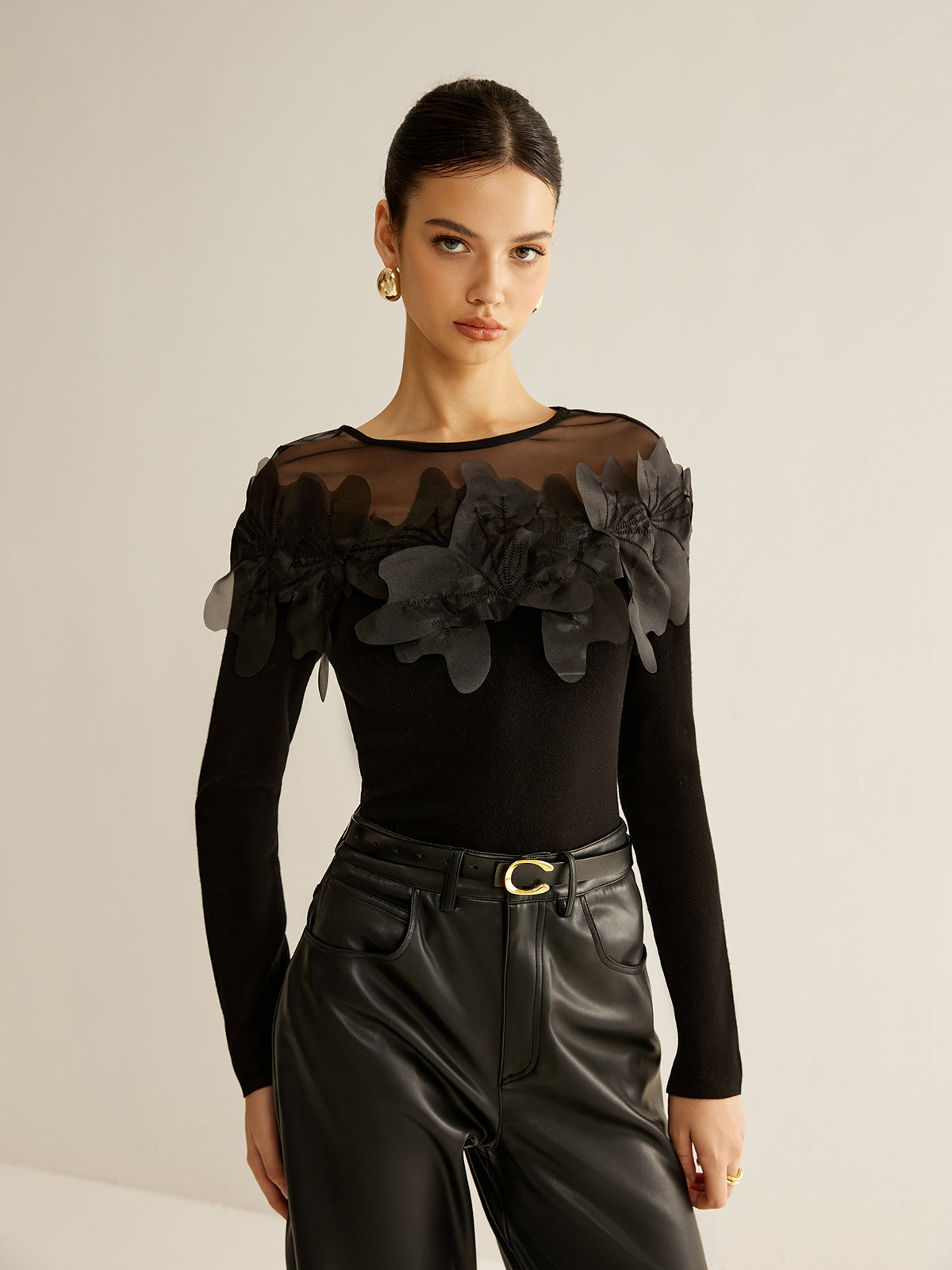 Yarı Şeffaf Çiçek Desenli Dar Bluz