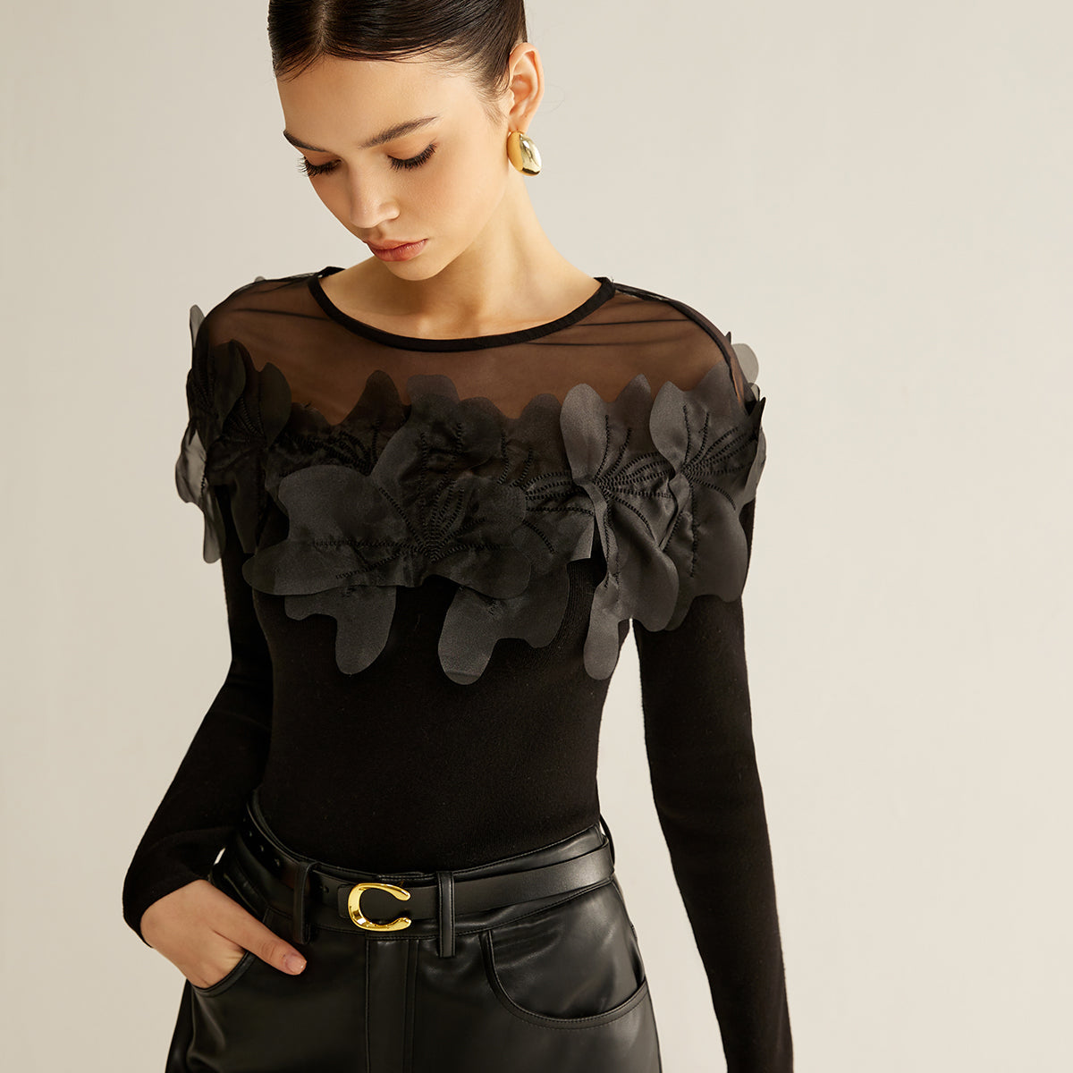 Yarı Şeffaf Çiçek Desenli Dar Bluz