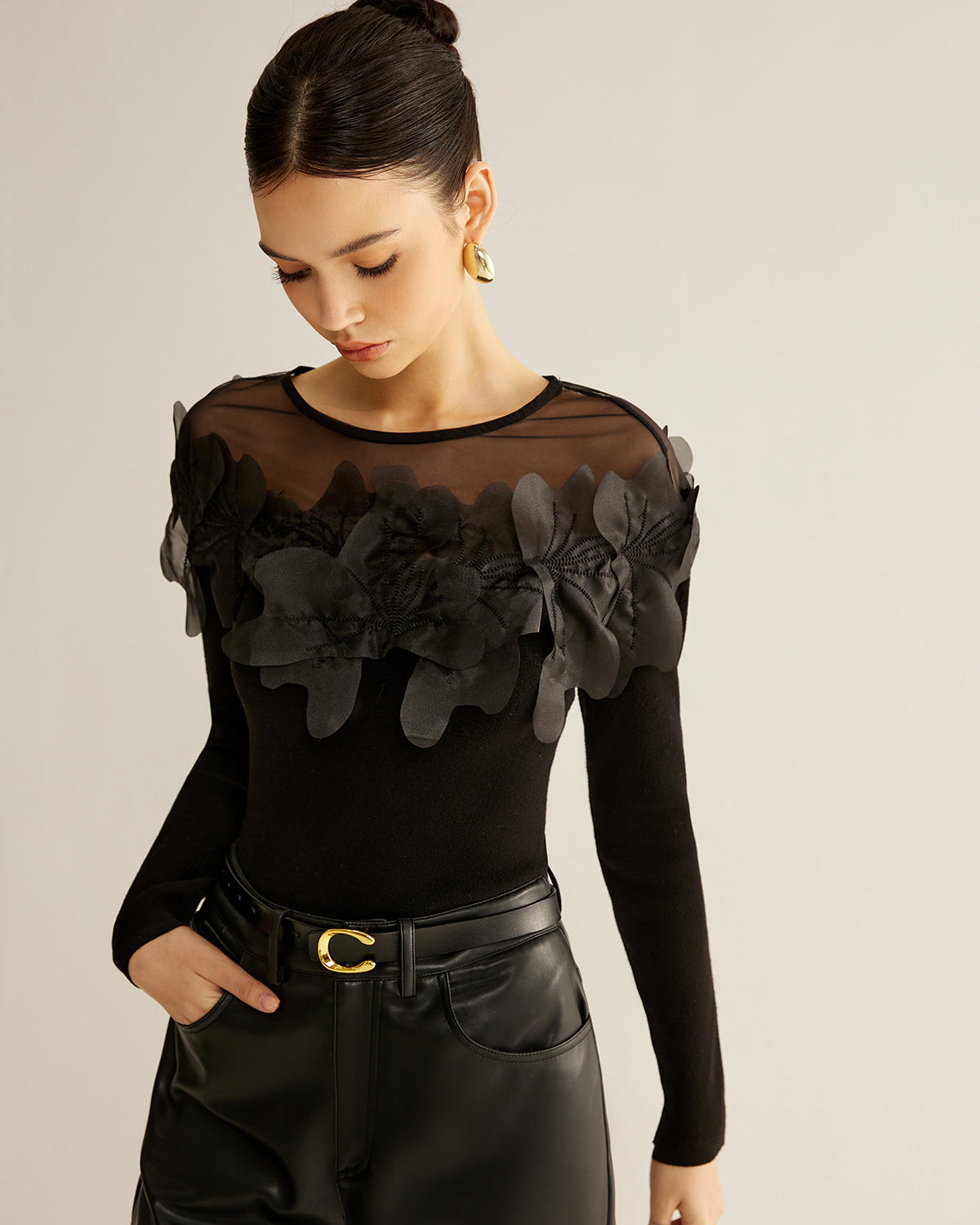 Yarı Şeffaf Çiçek Desenli Dar Bluz