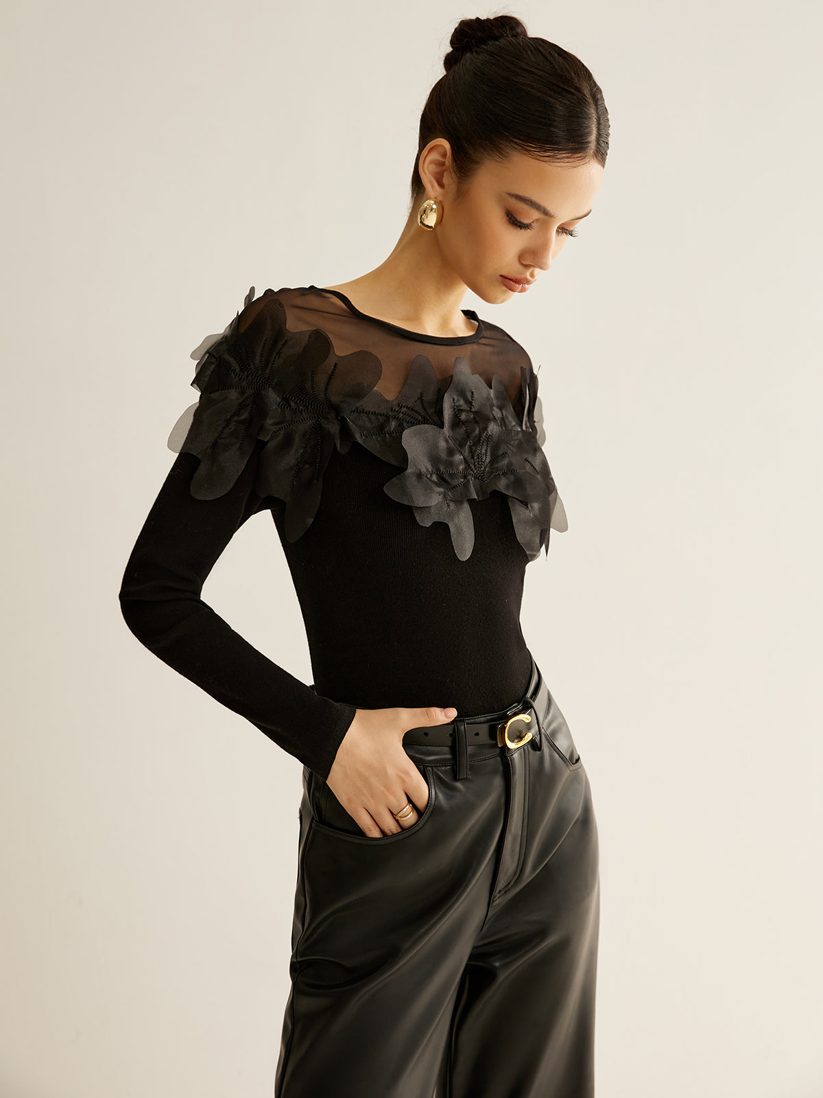 Yarı Şeffaf Çiçek Desenli Dar Bluz